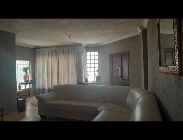 2 BEDROOM PROPERTY TO RENT IN SESHEGO B